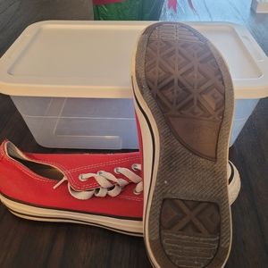 Women's Converse tennis shoes 8.5